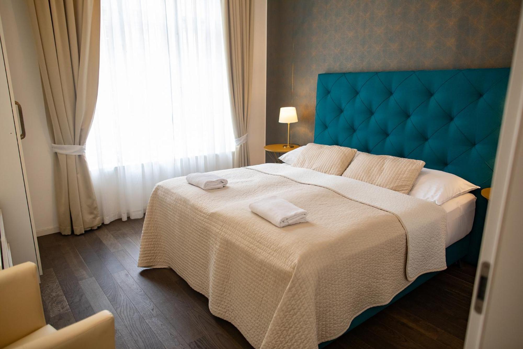 Luxury Modern Designed Oldtown Apartment — Photos 2